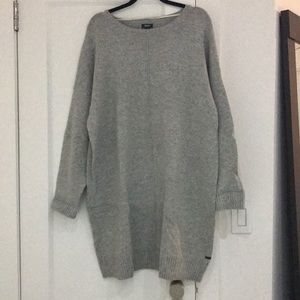 NWOT ROOTS grey sweater
